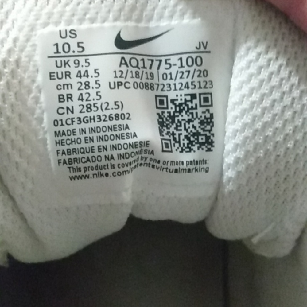 Nike shoes - Picture 2 of 2